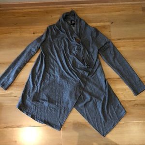 BRAND NEW: Light grey button cardigan